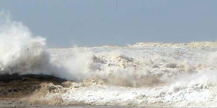 2004 Indian Ocean tsunami approaching the coast