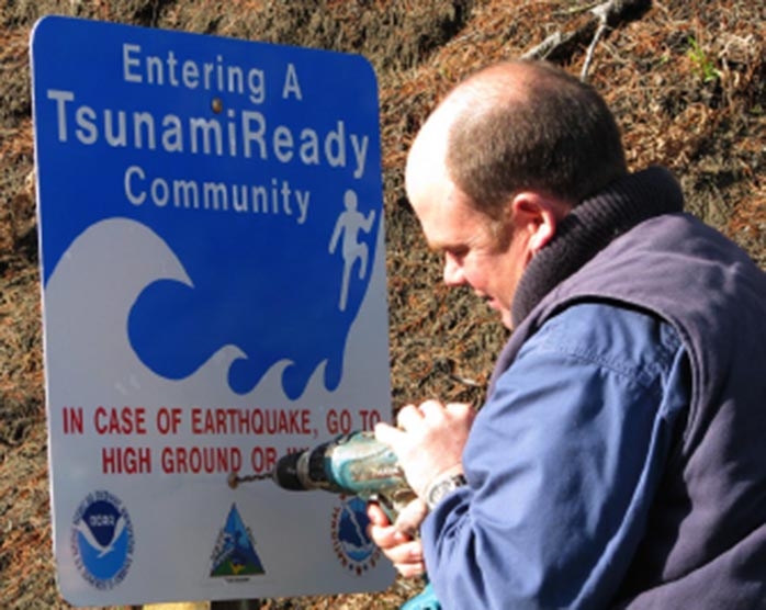 TsunamiReady Sign installed in Samoa, CA