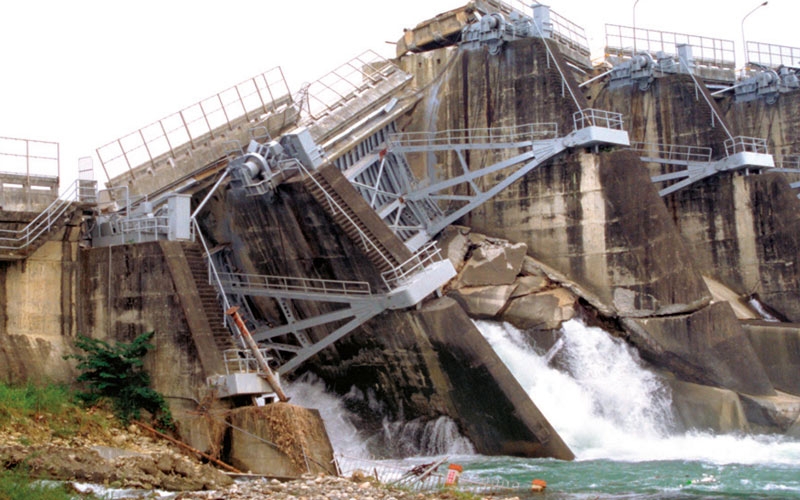 Large dam that failed due to an earthquake