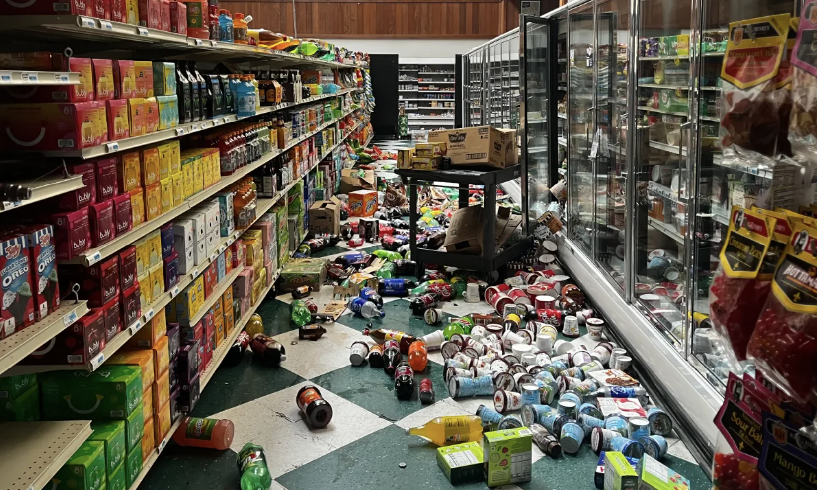 Non-structural damage observed in Hoby's Market in Scotia